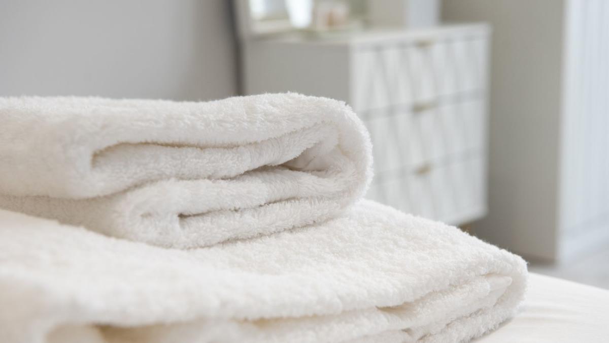 Bath towel colors to avoid – experts agree on these 5 shades