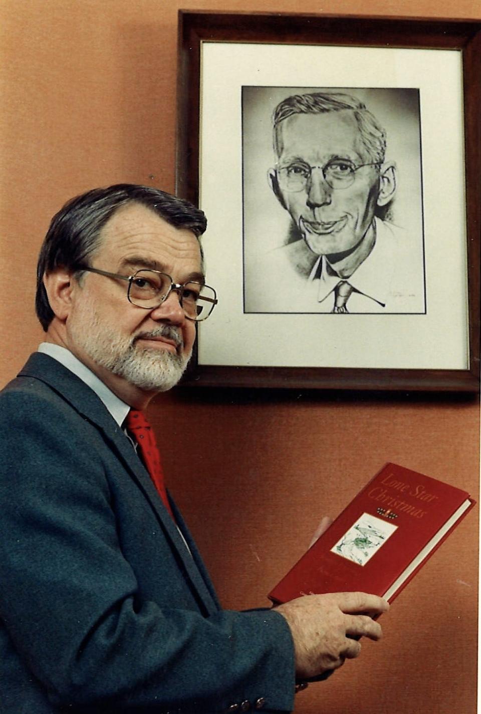 Charlie Marler with a collection of seasonal editorials by longtime Reporter-News editor Frank Grimes, in 1989.