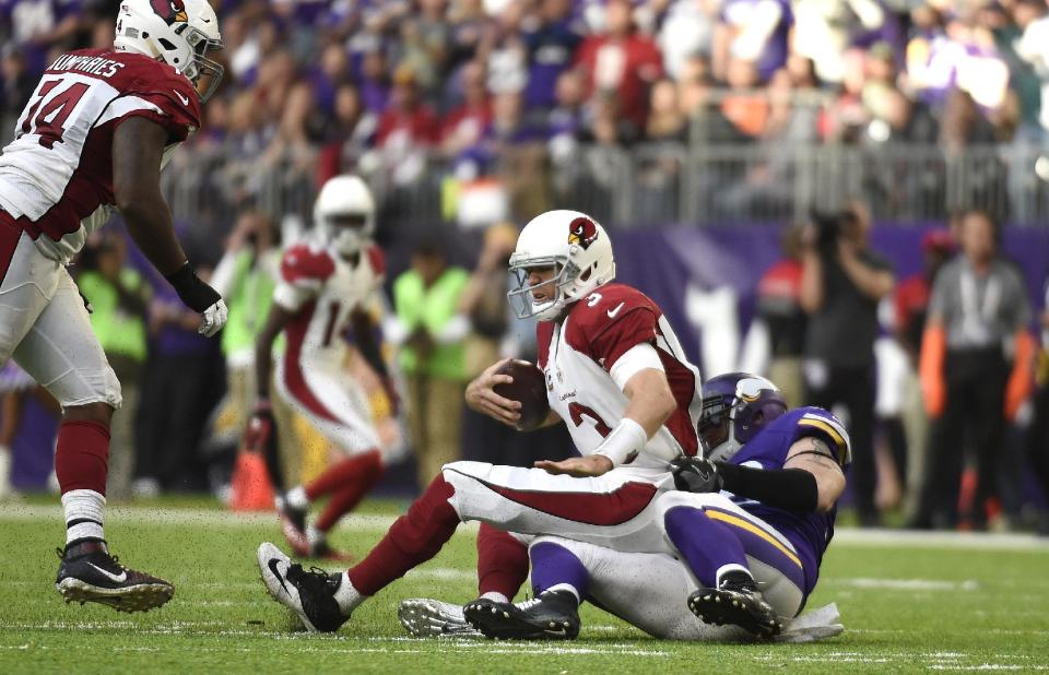 Carson Palmer continues to struggle. (Getty)