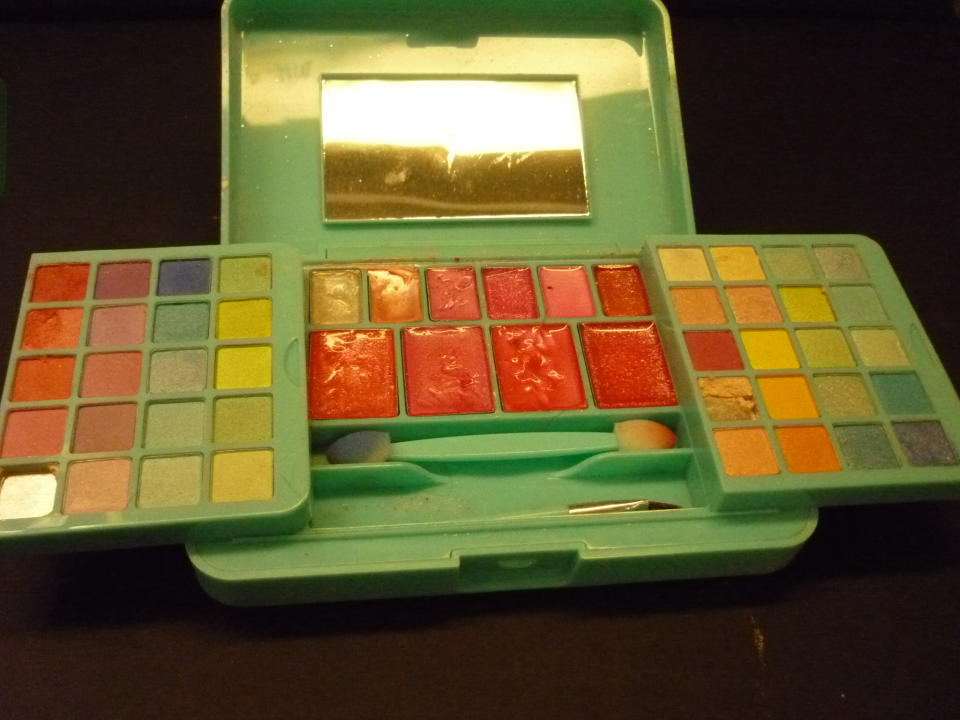 Kristi Warner’s daughter’s makeup kit from Claire’s tested positive for asbestos. (Photo: Courtesy of Kristi Warner)