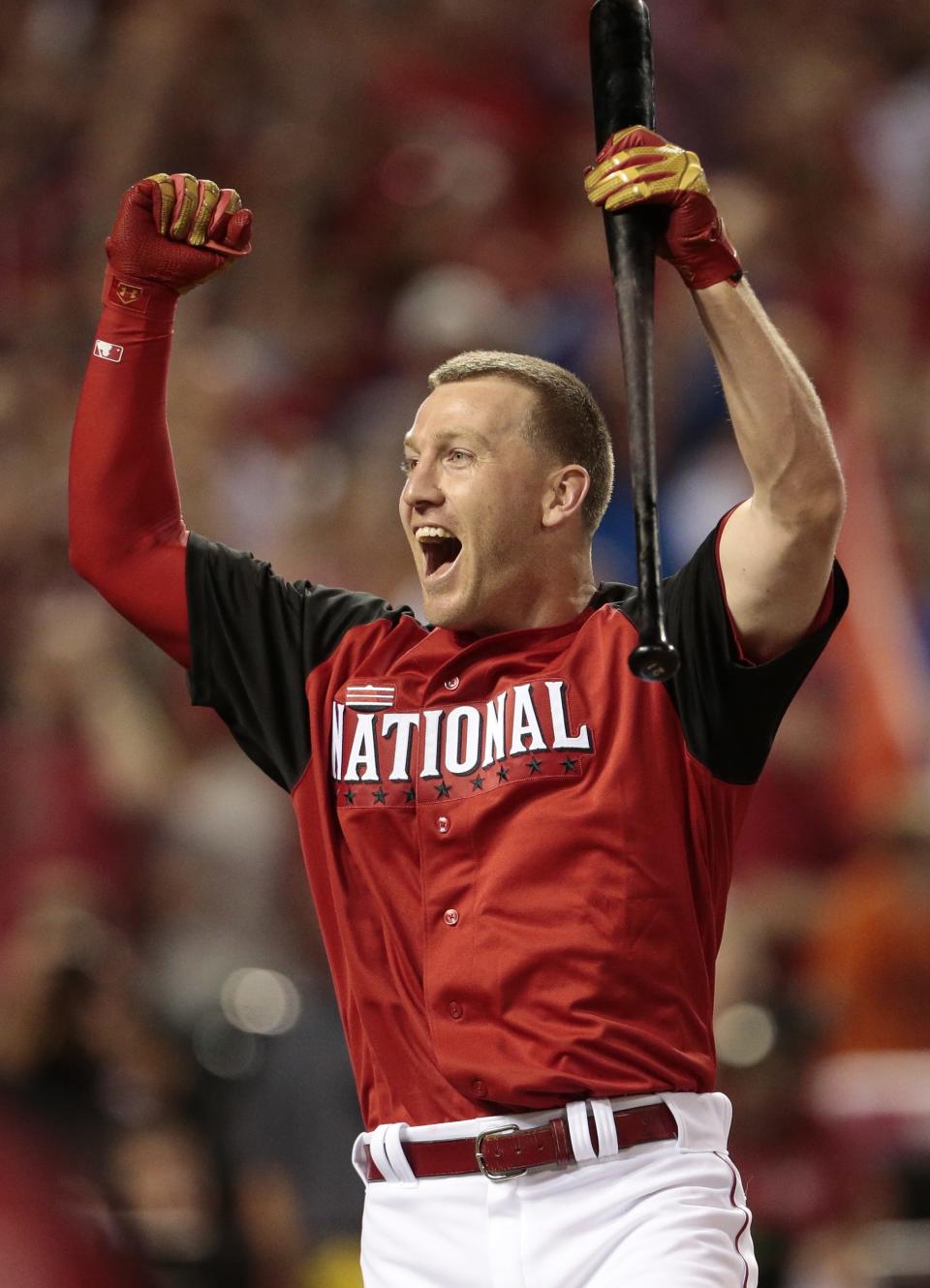 El ex favorito de los Rojos, Todd Frazier, ganó un histórico Home Run Derby en el Great American Ball Park, pero advierte a Elly De La Cruz sobre la posibilidad de participar.