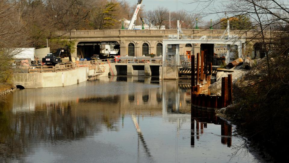 The Wilmette Pumping Station north of downtown Chicago pumps Lake Michigan water into the North Shore Channel, which ultimately flows into the Mississippi River basin. In the 1800s, the city reversed the flow of the river so its sewage would no longer flow into Lake Michigan and contaminate its drinking water.