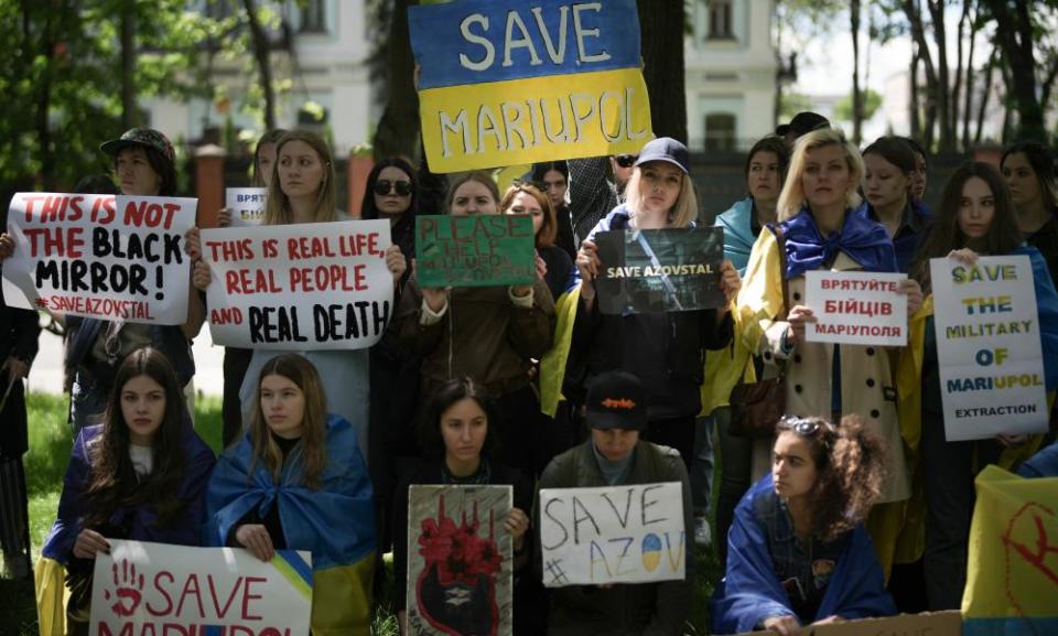 Demonstrators at a rally in support of the Azovstal defenders in Kyiv 