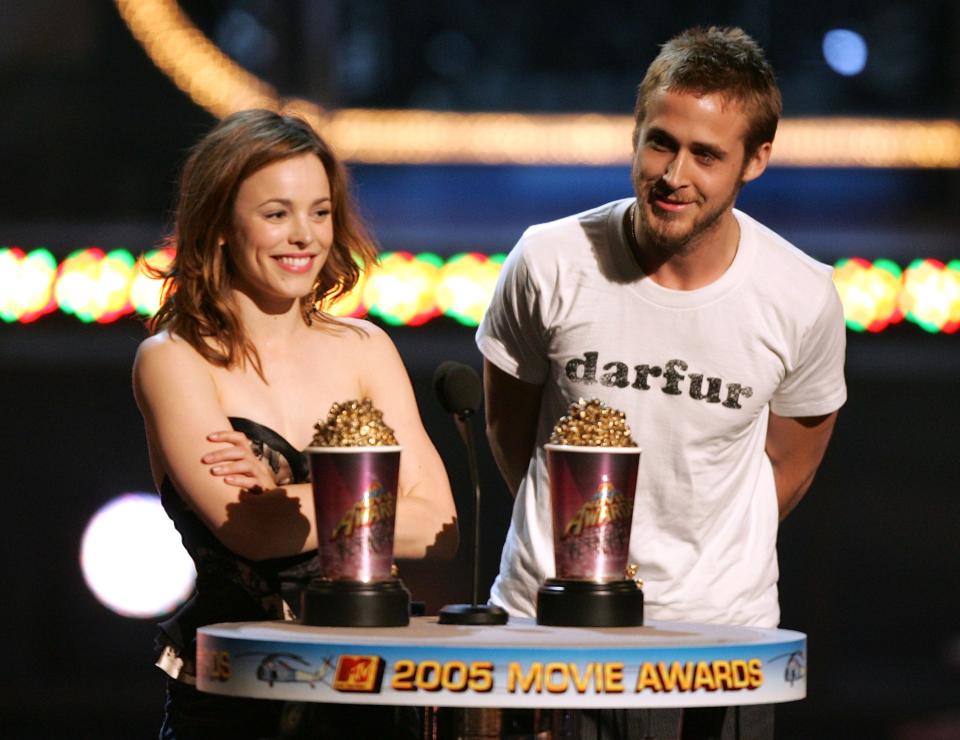 Rachel McAdams and Ryan Gosling with golden popcorn awards in front of them