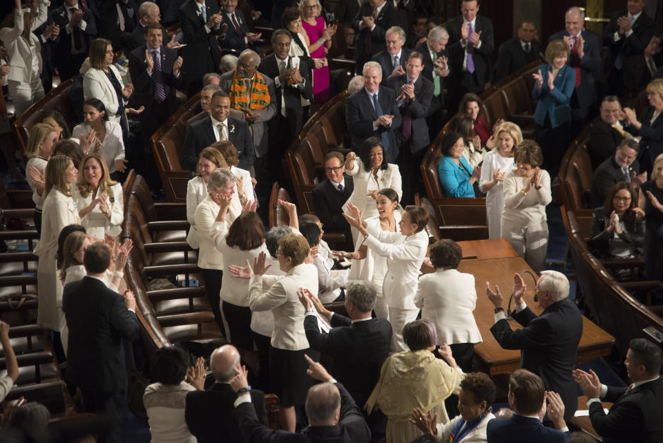 Die Demokratinnen erschienen nahezu geschlossen in Weiß. (Bild: AP Photo)