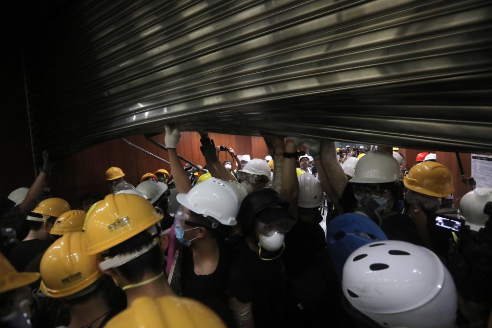 Protesters storm into the government headquarters in Hong Kong on July 1, 2019. (Photo: Vivek Prakash/AFP/Getty Images)