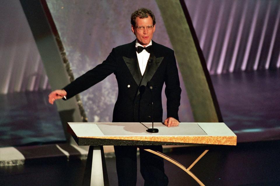 Keine Witze über Namen! Diese goldene Regel missachtete David Letterman bei seiner Moderation der Oscars 1995 und machte sich über die ungewöhnlichen Vornamen von Oprah Winfrey, Uma Thurman und Keanu Reeves lustig - zum rapide schwindenden Amüsement des Publikums. (Bild: Jeff Kravitz/FilmMagic.com/Getty Images)