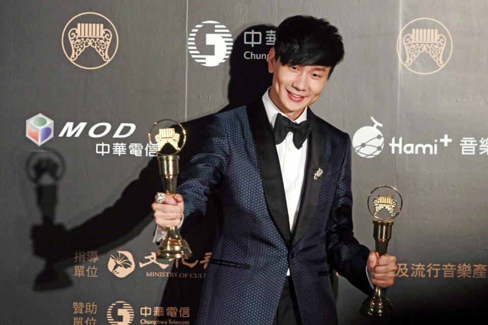 Singapore singer JJ Lin holds his award for the Best Male Mandarin Singer at the 27th Golden Melody Awards in Taipei, Taiwan, Saturday, June 25, 2016. (AP Photo/Chiang Ying-ying)