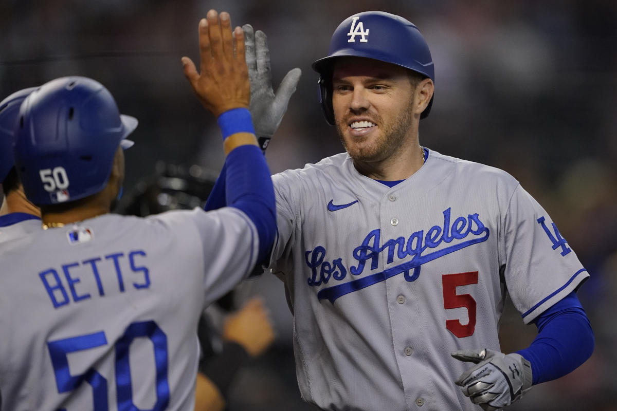 Freeman's 3-run HR, 5 RBIs, lift Dodgers over D-backs 14-1 - ABC7 Los  Angeles