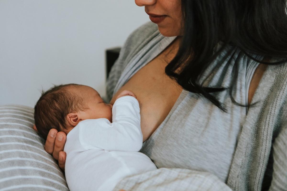 Breastfeeding 101 for Moms With Breast Implants Is breastfeeding