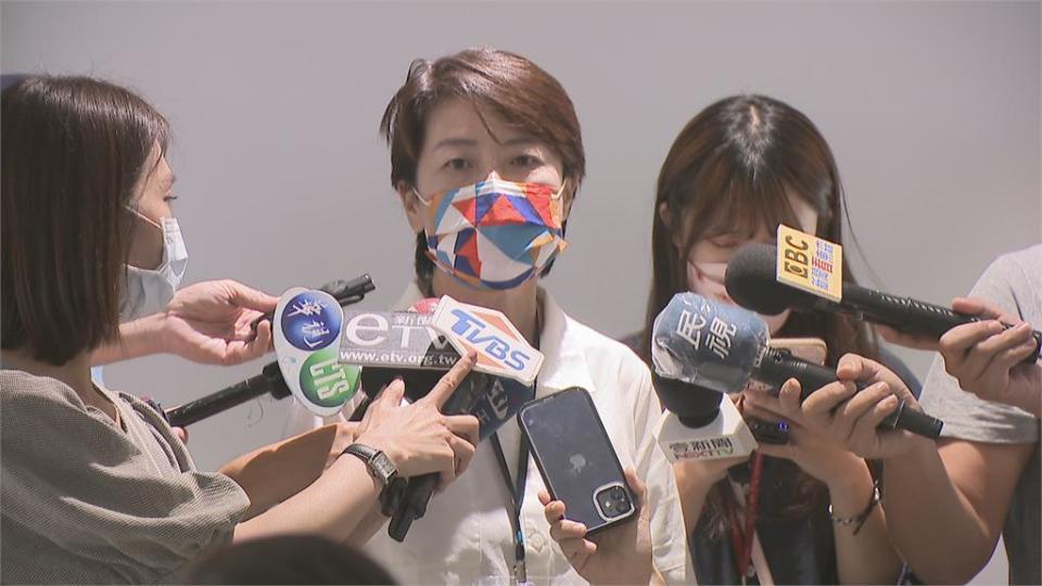 柯P突然現身合體黃珊珊　「沒公開行程」被質疑行政不中立