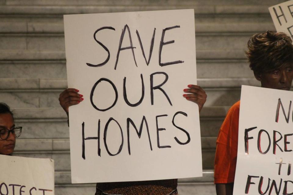 Advocates holdings signs at the State Capital.