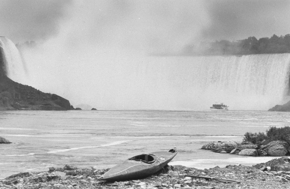 Jessie Sharp’s battered canoe sits on a bank in front of Niagara Falls in 1990.