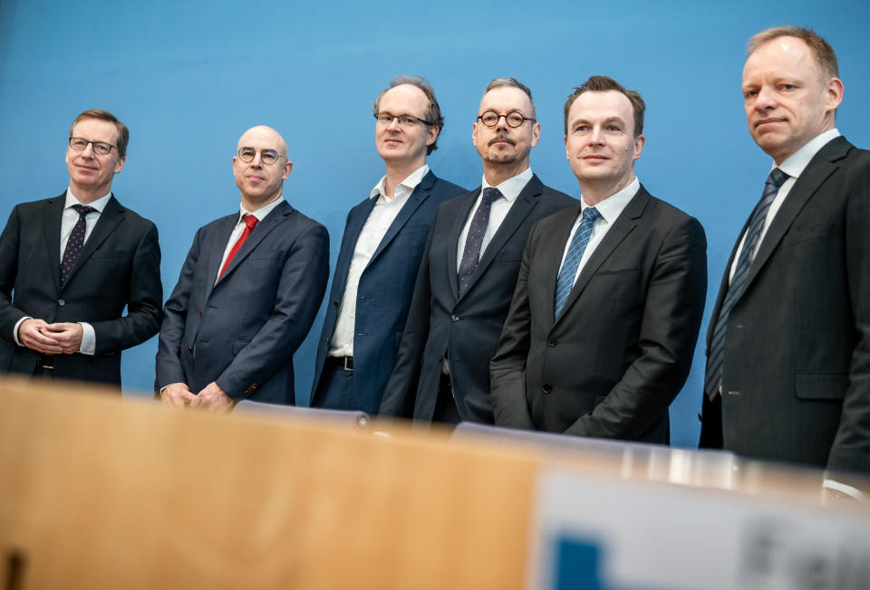 11 March 2020, Berlin: Michael Hüther (l-r), Director of the Institut der deutschen Wirtschaft Köln, Gabriel Felbermayr, President of the Institut für Weltwirtschaft Kiel, Sebatian Dullien, Director of the Institut Makroökonomie und Konjunkturforschung, Peter Bofinger, Julius-Maximilians-Universität Würzburg, Jens Südekum, Heinrich-Heine-universität Düsseldorf, and Clemens Fuest, President of the ifo Institute, Leibnitz-Institut für Wirtschaftsforschung Uni München, take part in a press conference of the economic research institutes on the consequences of the corona crisis. Photo: Michael Kappeler/dpa (Photo by Michael Kappeler/picture alliance via Getty Images)