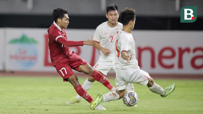 <p>Pemain Timnas Indonesia U-20, Frengky Missa, saat melawan Vietnam U-20 pada laga Grup F Kualifikasi Piala Asia U-20 2023 di Stadion Gelora Bung Tomo, Surabaya, Minggu (18/9/2022). (Bola.com/Ikhwan Yanuar)</p>