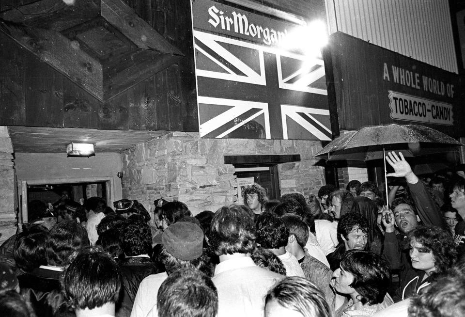 The crowd outside Sir Morgan’s Cove on Sept. 14, 1981, the night the Rolling Stones played Worcester.