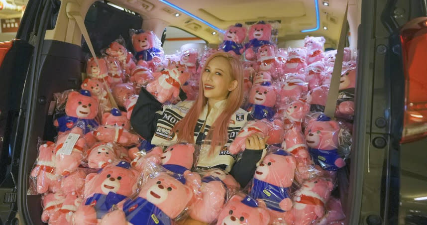 Mavis瑪菲司開啟寵粉模式豪送數百隻粉紅小熊。（圖/HaloMavis國際連線）