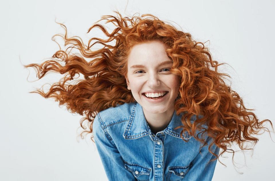 <a href="https://www.shutterstock.com/es/image-photo/portrait-beautiful-cheerful-redhead-girl-flying-657764857" rel="nofollow noopener" target="_blank" data-ylk="slk:Shutterstock / Cookie Studio;elm:context_link;itc:0;sec:content-canvas" class="link ">Shutterstock / Cookie Studio</a>