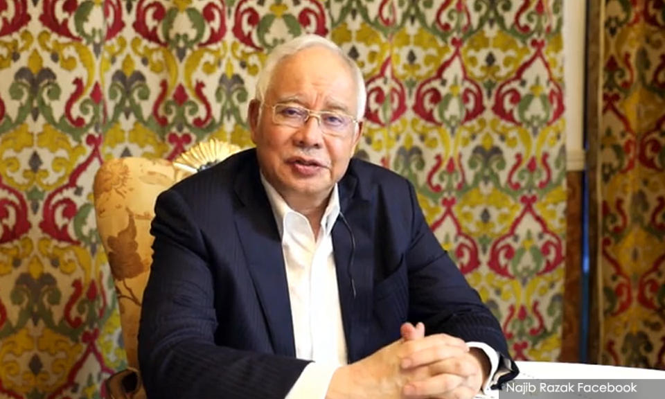'This is 2021' - unimpressed Najib schools Saifuddin over free Raya calls
