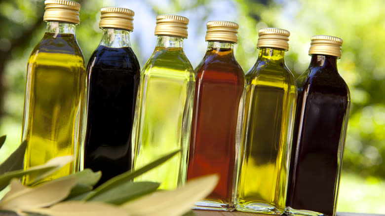 types of vinegar in bottles