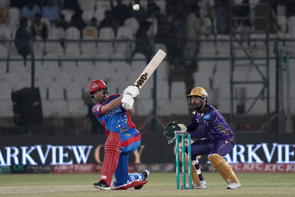 Karachi Kings' James Vince, center, plays a shot as Quetta Gladiators' Sarfraz Ahmed watches during the Pakistan Super League T20 cricket match between Karachi Kings and Quetta Gladiators, in Karachi, Pakistan, Thursday, Feb. 29, 2024. (AP Photo/Fareed Khan)