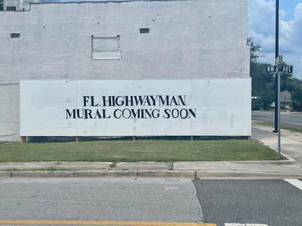 Highwayman Al Black will paint a mural on panels starting Tuesday at 602 N. Main St. in downtown Gainesville.
