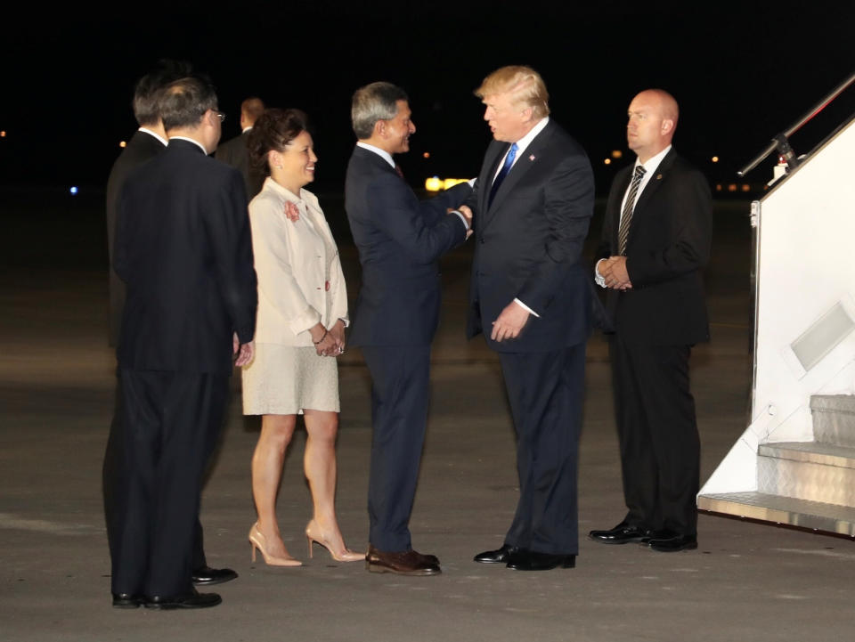 <p>President Donald Trump is met by Singapore’s Foreign Minister Vivian Balakrishnan and other officials after arriving in Singapore June 10, 2018. (Photo: Ministry of Communications and Information, Singapore via Reuters) </p>