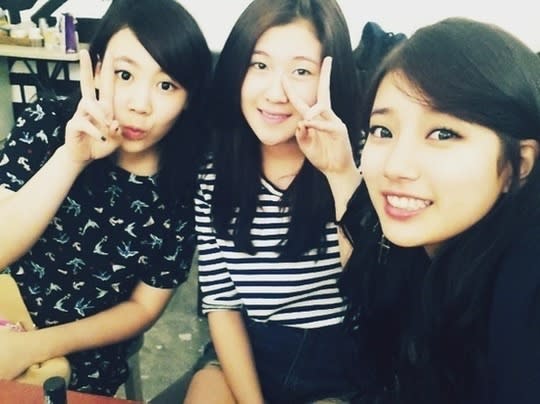 Suzy reveals a photo with 15&