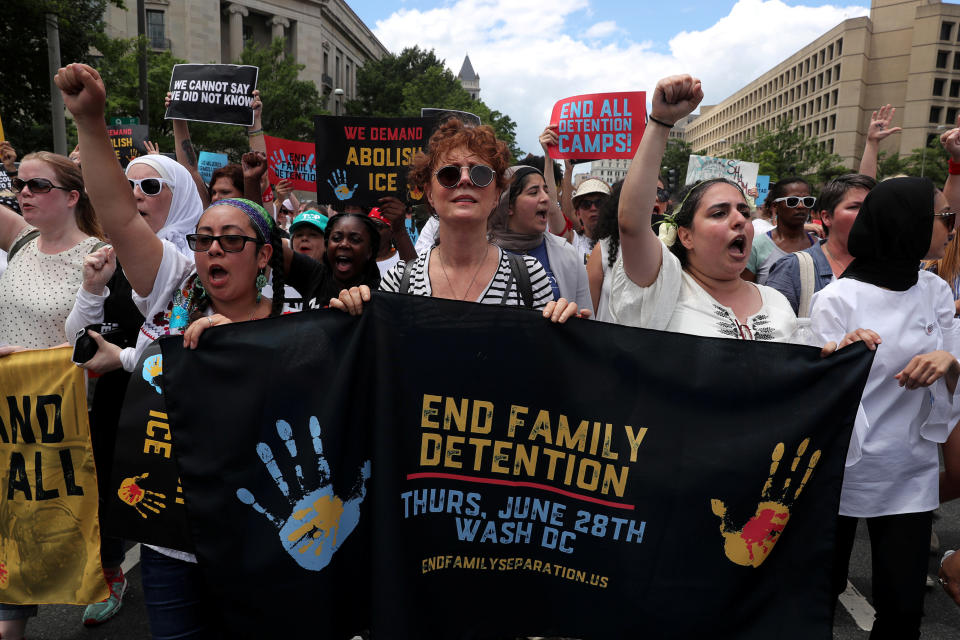 Sarandon holds a banner as immigration activists rally on June 28, 2018.&nbsp; (Photo: Jonathan Ernst / Reuters)