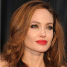 Le labbra più belle e famose di Hollywood appartengono a lei <b>Angelina Jolie</b>.<br><br> <b>Su omg! <a href="http://it.omg.yahoo.com/video/itomgspeciali-25760439/yahoo-omg-vip-intelligenti-28806825.html" data-ylk="slk:Il quoziente intellettivo delle star, guarda il video;outcm:mb_qualified_link;_E:mb_qualified_link;ct:story;" class="link  yahoo-link">Il quoziente intellettivo delle star, guarda il video</a></b>