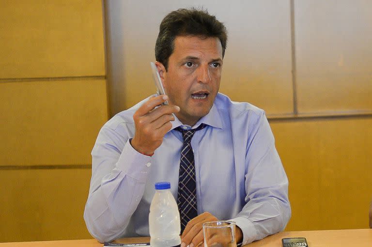 El diputado nacional Sergio Massa, en la sede de la CTA, apuntó en sus críticas al jefe de Gabinete Jorge Capitanich por romper notas de Clarín