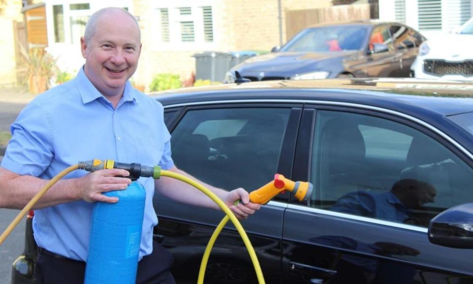 Chris Hammans with his special water filter hose