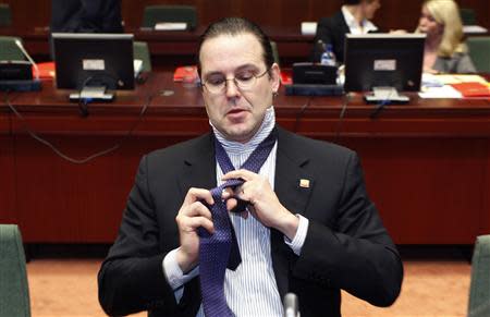 Sweden's Finance Minister Anders Borg adjusts his tie at the start of an European Union finance ministers meeting at the EU Council in Brussels in this January 19, 2010 file photo. REUTERS/Francois Lenoir/Files