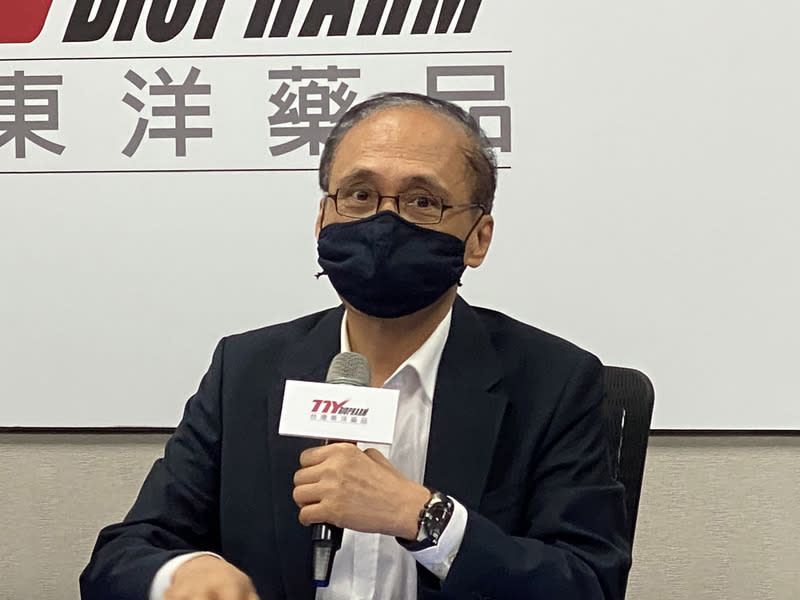 東洋與疫情中心昨皆一致回應BNT非陸資企業，卻遭網友們痛批「人家質疑是否德陸合製疫苗？你回答德國公司股權，答非所問嘛」、「簡直是竹篙逗菜刀！想蒙混轉移焦點嗎」？（圖片來源：中央社）