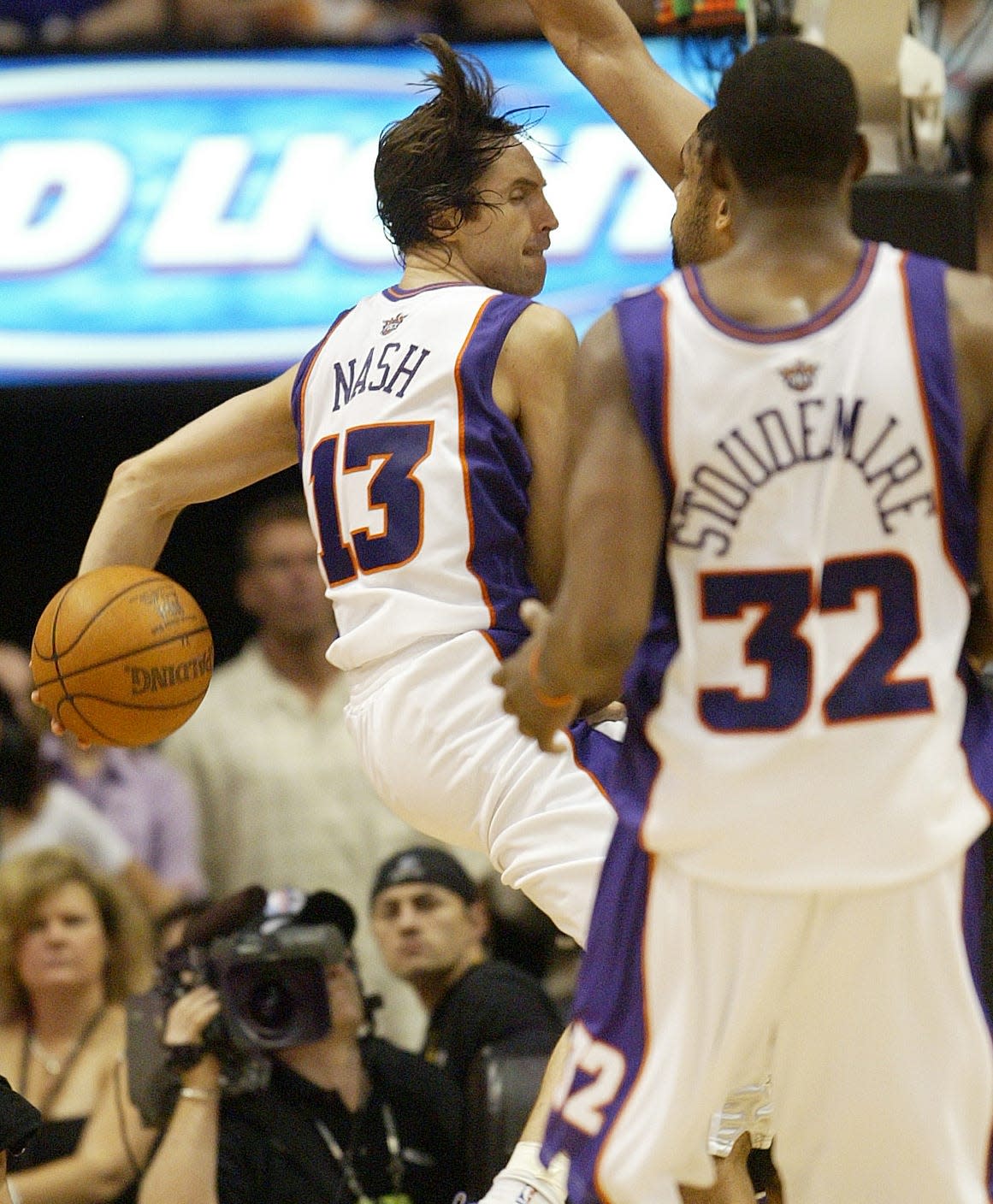 Steve Nash (13) of the Phoenix Suns makes a pass behind his back to  Amare Stoudemire (32) of the Suns during the 4th quarter at America West Arena in the first game of the Western Conference Finals in Phoenix, Az., Sunday May 22, 2005.