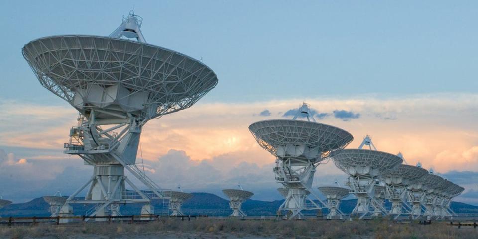 The Very Large Array, radio telescopes in New Mexico.