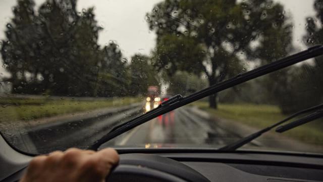 Rain-X Latitude Water Repellent Coated Windshield Wiper Blade Review Video