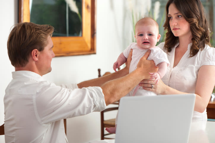 El primer hijo, un antes y un después en la pareja. – Foto: courtneyk / Getty Images