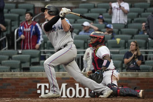 Marlins score five runs in ninth to stun Yankees