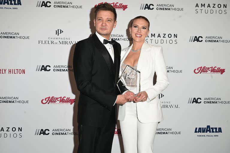 Renner y Johansson, juntos en 2021 en los premios American Cinematheque en Beverly Hills