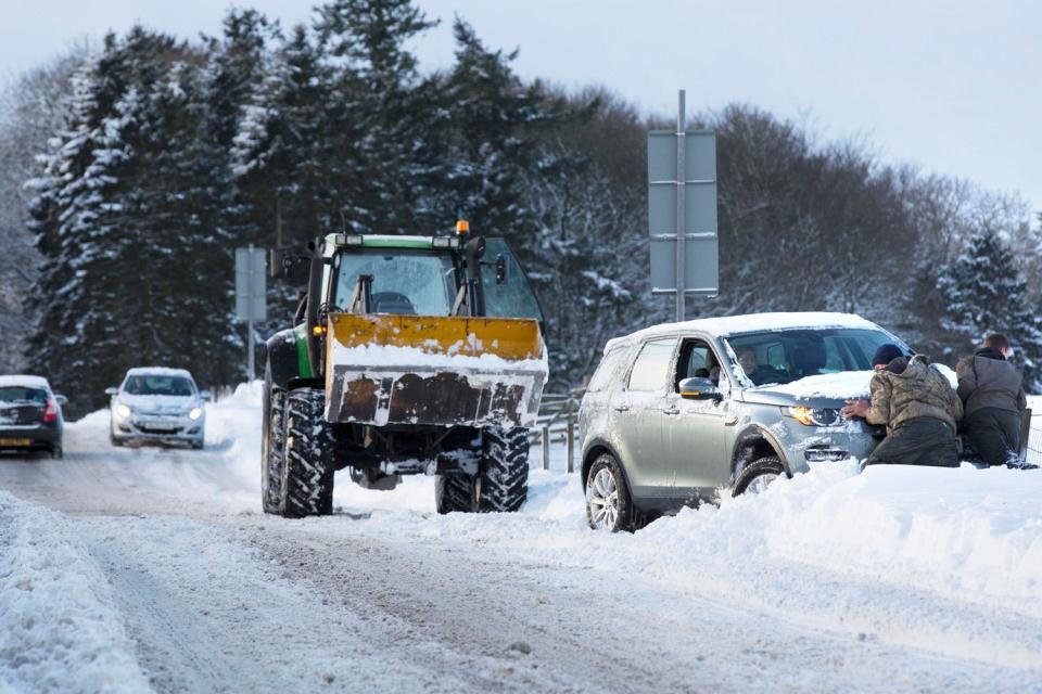 UK weather forecast: Met Office warns snow may fall in London next week as temperatures continue to plummet