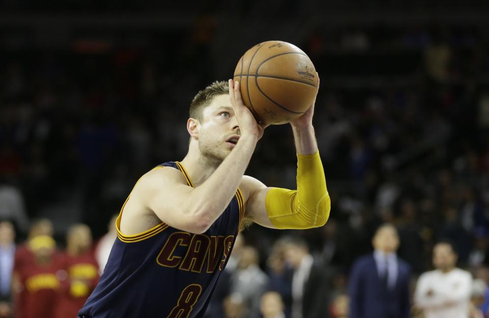 Matthew Dellavedova has the support of Cavs fans. (AP Photo)