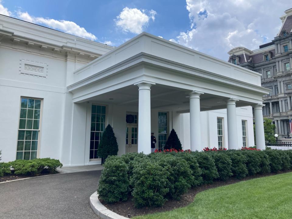 The White House entrance where inside the Secret Service found a suspicious substance later identified as cocaine.