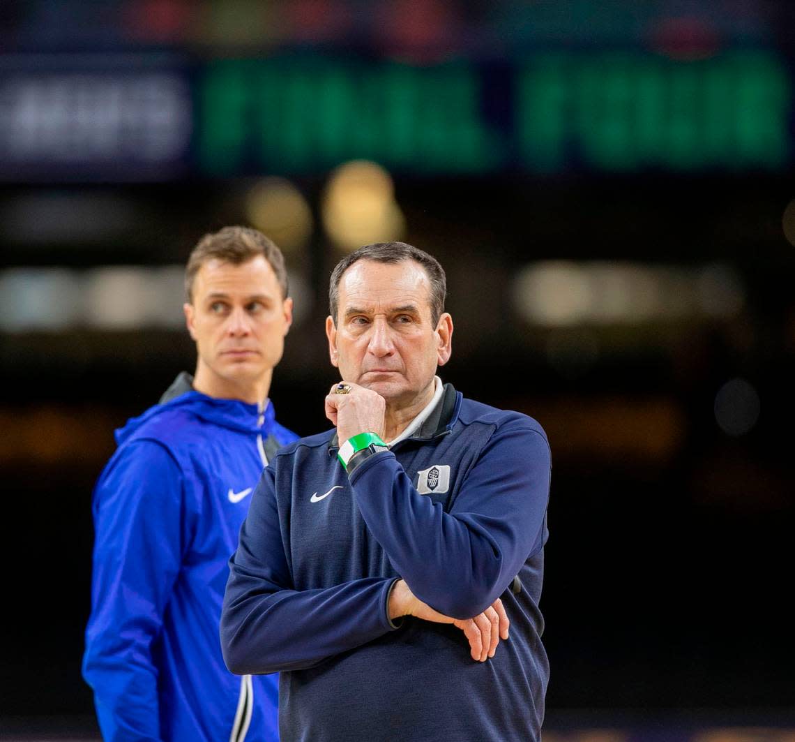 Duke coach Mike Krzyzewski and associate head coach Jon Scheyer watch their players during the Blue Devils’ open practice at the NCAA Final Four on Friday, April 1, 2022 at Caesars Superdome in New Orleans, La. Robert Willett/rwillett@newsobserver.com