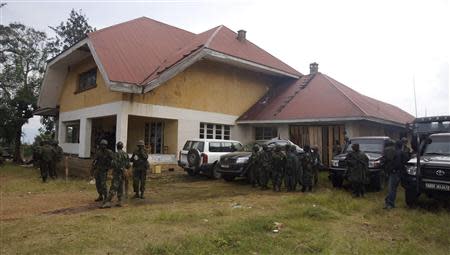 Congolese soldiers are pictured around a guest house formerly used by M23 rebels at Rutshuru, north of Goma, October 28, 2013. REUTERS/Kenny Katombe