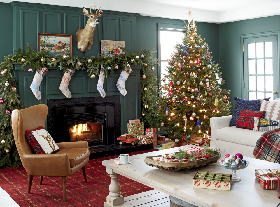 <p>The owner of this Michigan farmhouse uses her collection of 4-H Ribbons and retro ornaments to deck out her Christmas tree. </p><p><a class="link " href="https://go.redirectingat.com?id=74968X1596630&url=https%3A%2F%2Fwww.ebay.com%2Fsch%2Fi.html%3F_odkw%3Dvintage%2Bstate%2Bpennant%26_osacat%3D0%26_from%3DR40%26_trksid%3Dp2045573.m570.l1313.TR0.TRC0.H0.Xvintage%2B4-H%2Bribbons.TRS0%26_nkw%3Dvintage%2B4-H%2Bribbons%26_sacat%3D0&sref=https%3A%2F%2Fwww.countryliving.com%2Fhome-design%2Fdecorating-ideas%2Ftips%2Fg1251%2Ftrim-christmas-trees-1208%2F" rel="nofollow noopener" target="_blank" data-ylk="slk:SHOP 4-H RIBBONS;elm:context_link;itc:0;sec:content-canvas">SHOP 4-H RIBBONS</a><br></p>