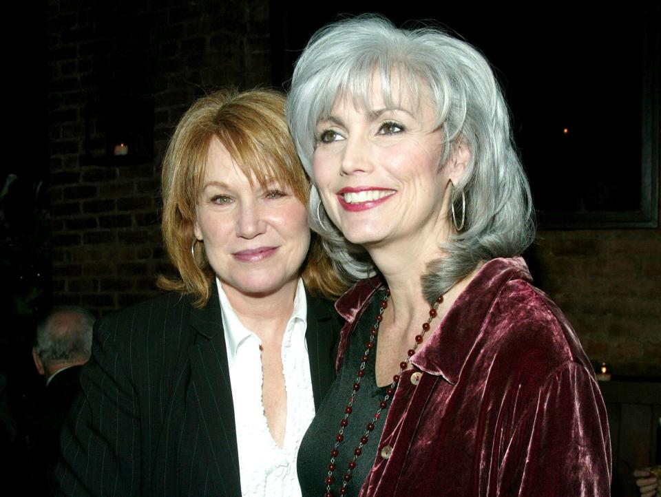 Place and Emmylou Harris in 2003. (Photo: Evan Agostini via Getty Images)