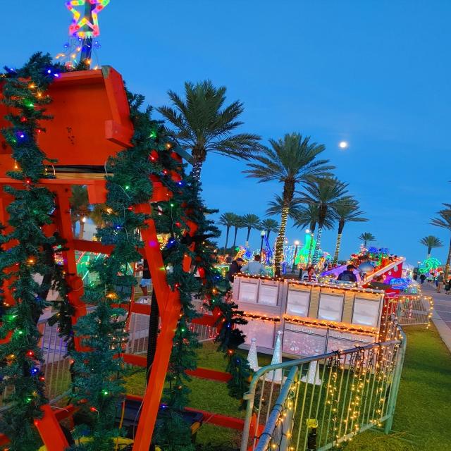 Deck the Chairs wraps up 2021 with largest-ever holiday display