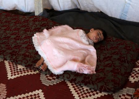 Internally displaced child from Deraa province sleeps inside a tent near the Israeli-occupied Golan Heights, in Quneitra, Syria June 21, 2018. REUTERS/Alaa al-Faqir