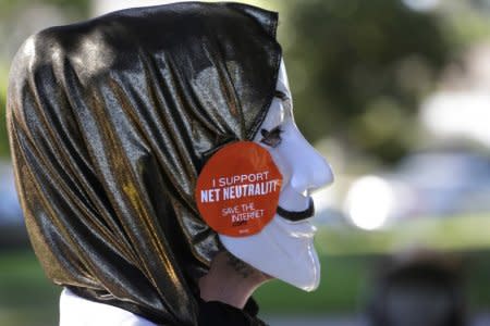 A pro-net neutrality Internet activist attends a rally in the neighborhood where U.S. President Barack Obama attended a fundraiser in Los Angeles, California July 23, 2014.  REUTERS/Jonathan Alcorn